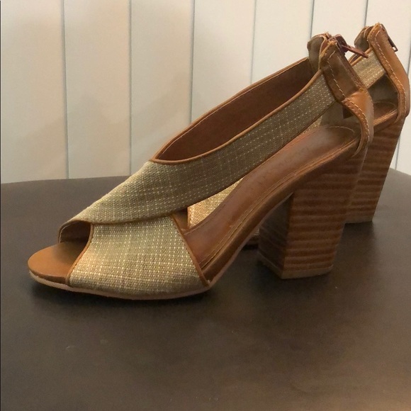 COCONUTS BURLAP W/LEATHER TRIM CHUNKY HEELS - Picture 3 of 8